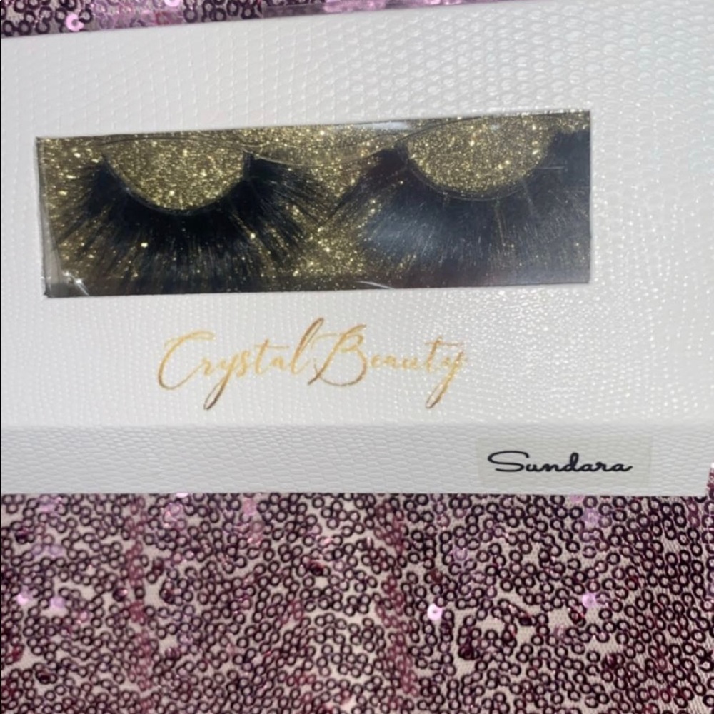 Strip eyelashes